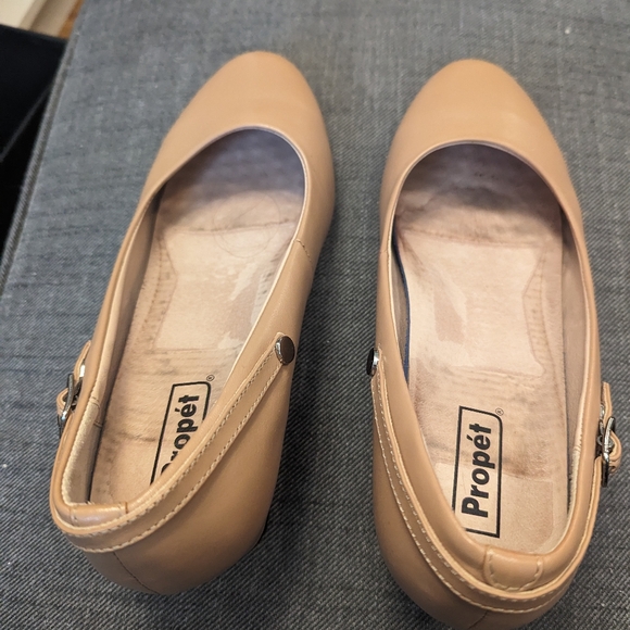Propet zuri tan heels 8.5ww - Picture 2 of 6